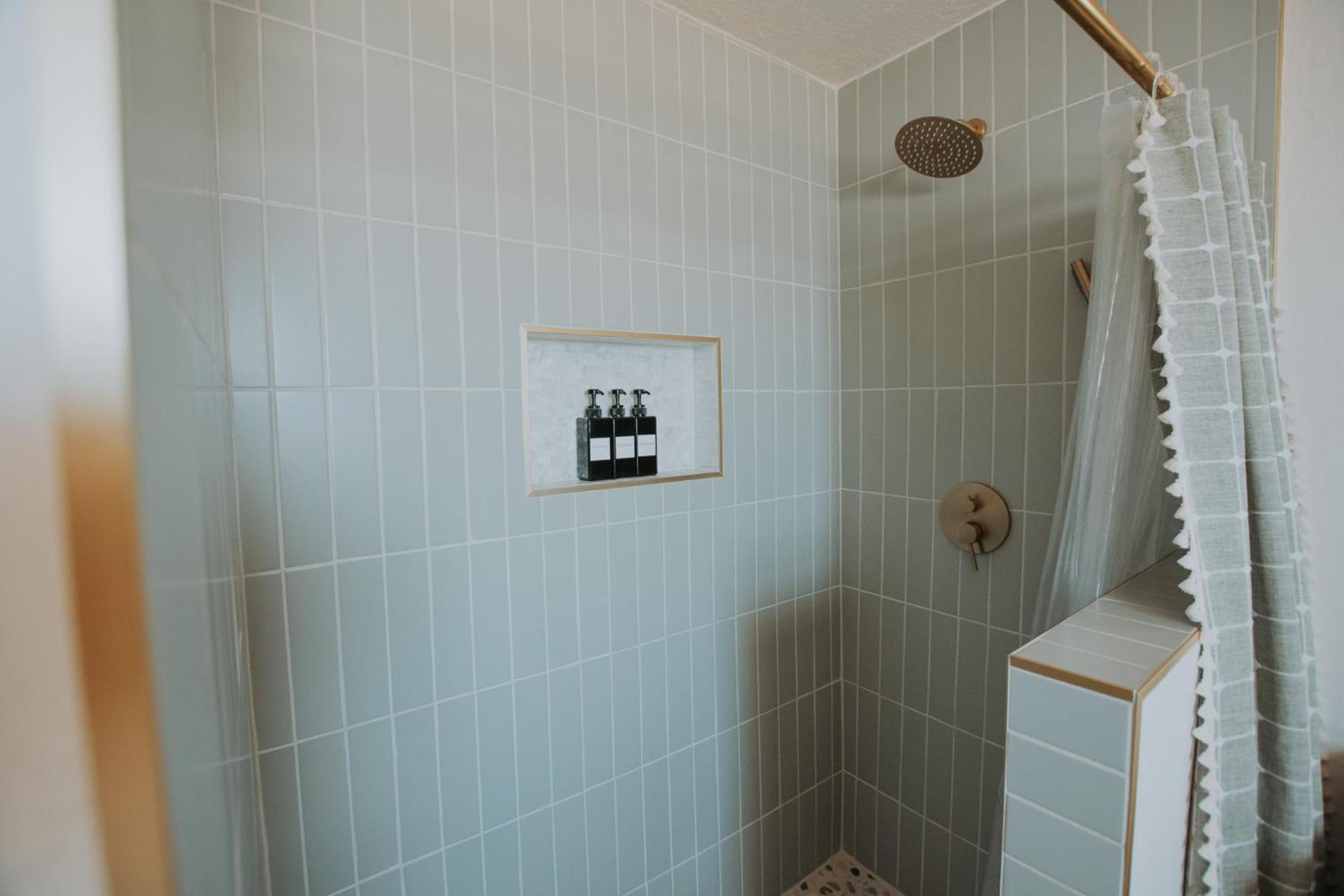 Bohemian Chic An Eclectic Escape-Hot Tub-Pet Friendly-No Pet Fees! Villa Albuquerque Exterior foto