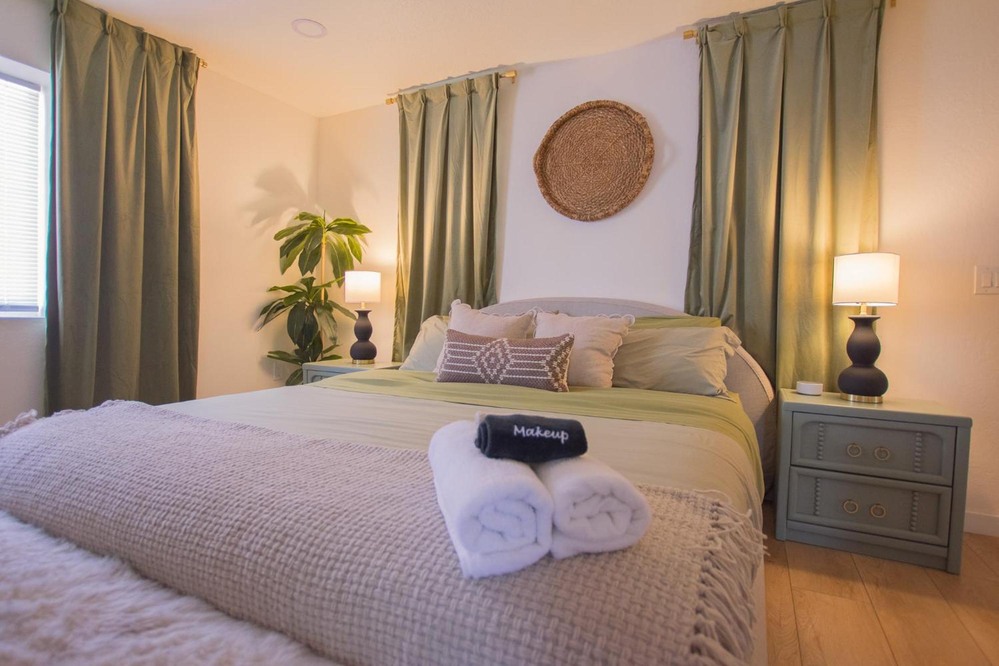 Bohemian Chic An Eclectic Escape-Hot Tub-Pet Friendly-No Pet Fees! Villa Albuquerque Exterior foto