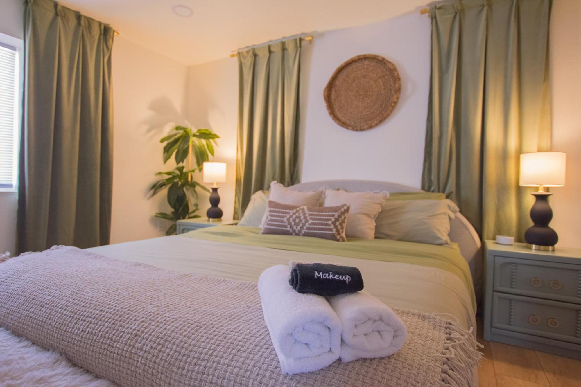Bohemian Chic An Eclectic Escape-Hot Tub-Pet Friendly-No Pet Fees! Villa Albuquerque Exterior foto
